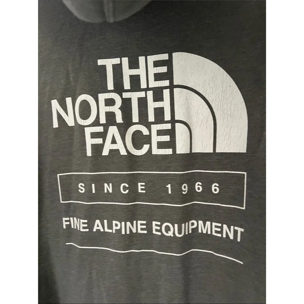 The North Face Gray Pullover Hoodie Sweatshirt. Size Large.